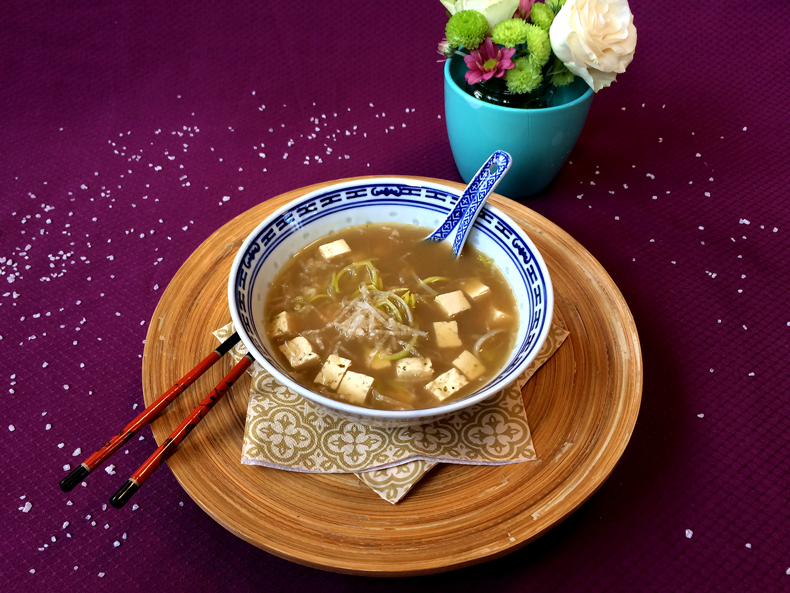 Hotový vývar z fazolí a obilovin s miso pastou Hotový vývar z fazolí a obilovin s miso pastou